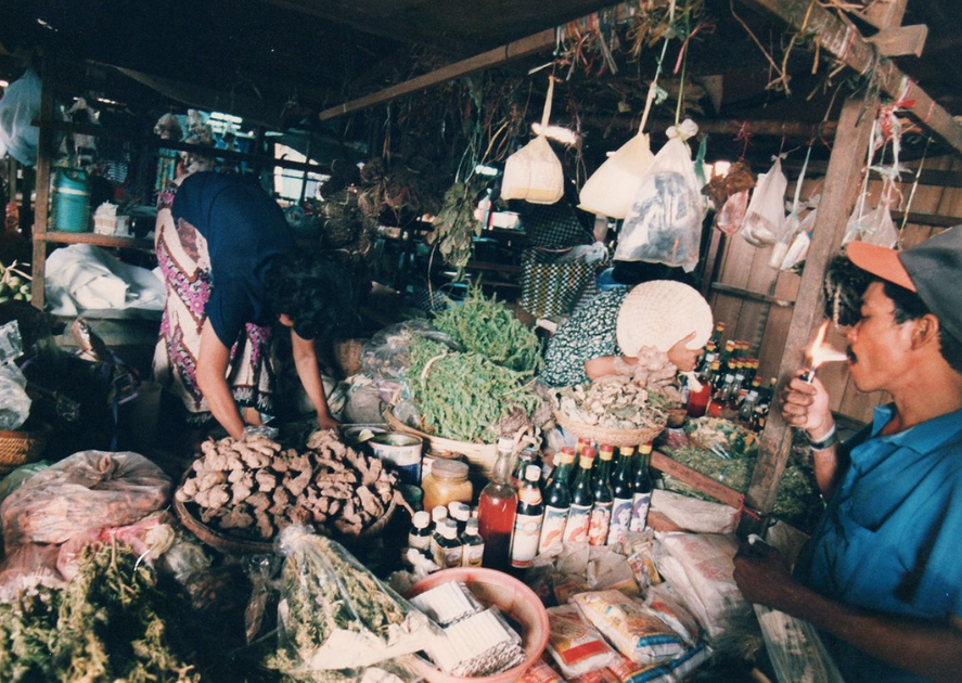 Traditional medicine shop at the market — photo by Ian Taylor